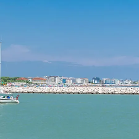 Apartman Modern Poolside With Balcony Caorle
