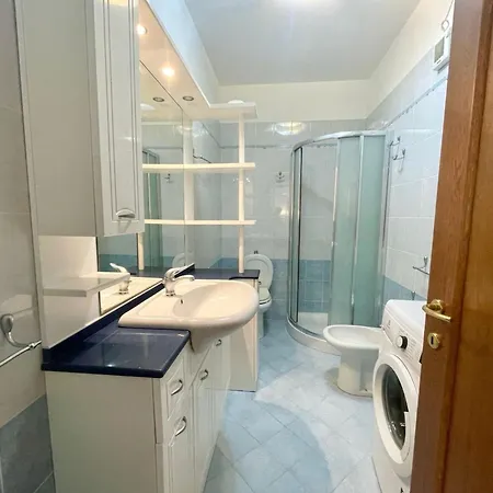 Daire Modern Poolside With Balcony *